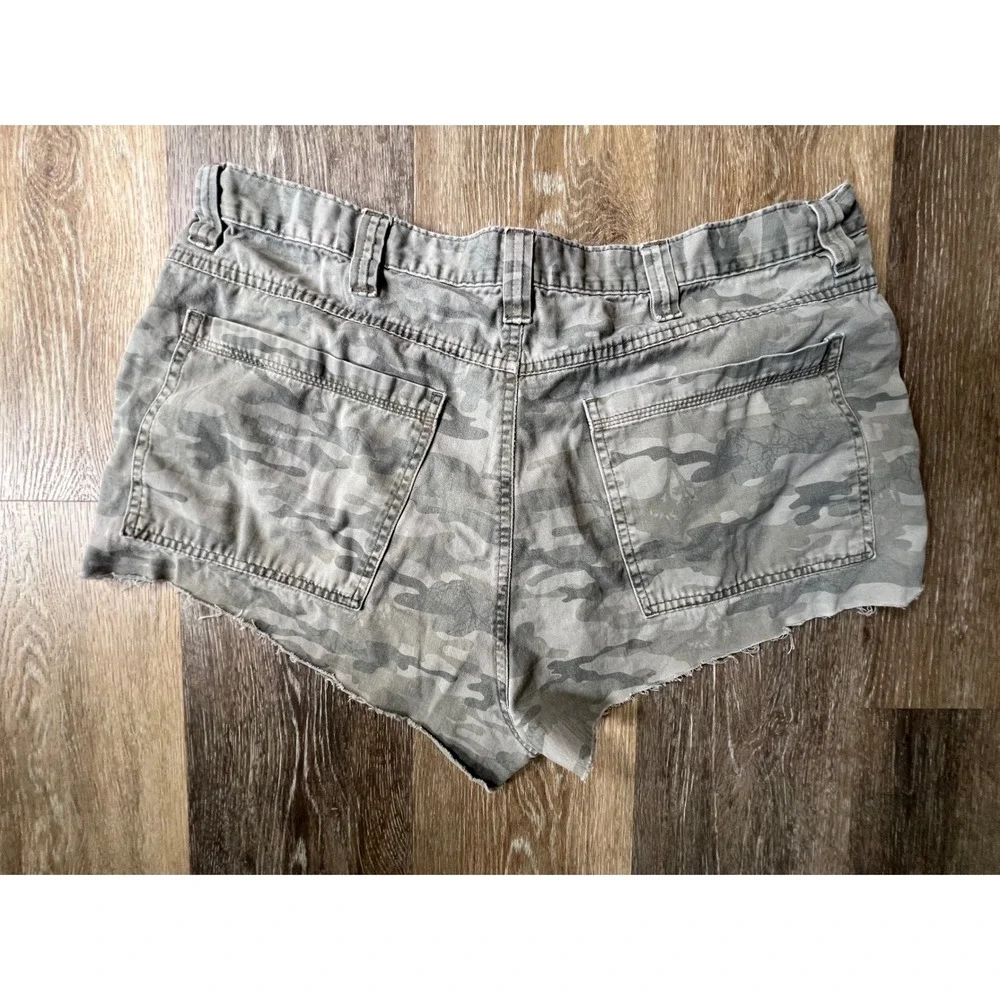 Wrangler Cutoff Shorts Mens 40 Gray Camo Raw Hem 600MWZE Cotton
